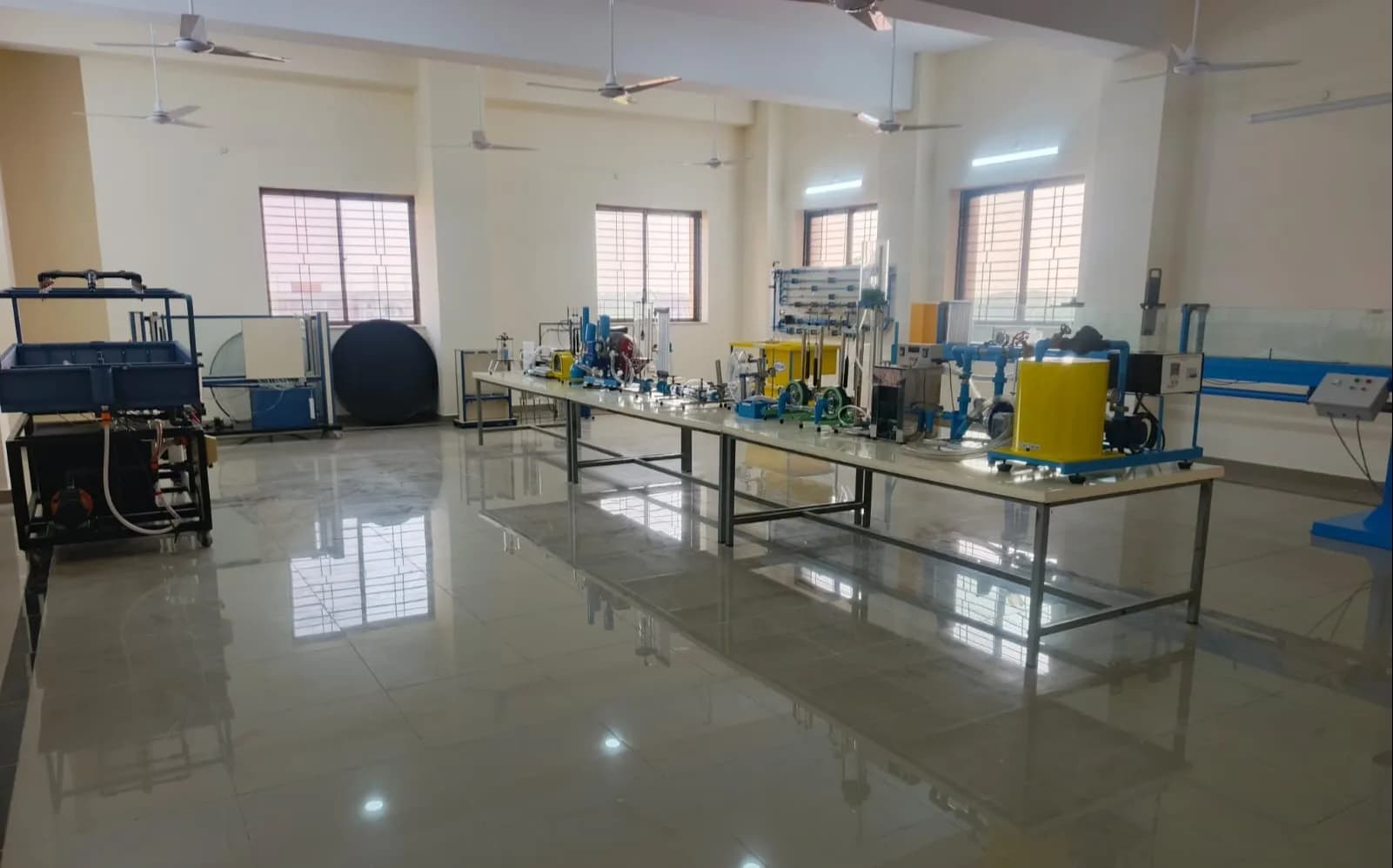 Fluid & Hydraulics Lab