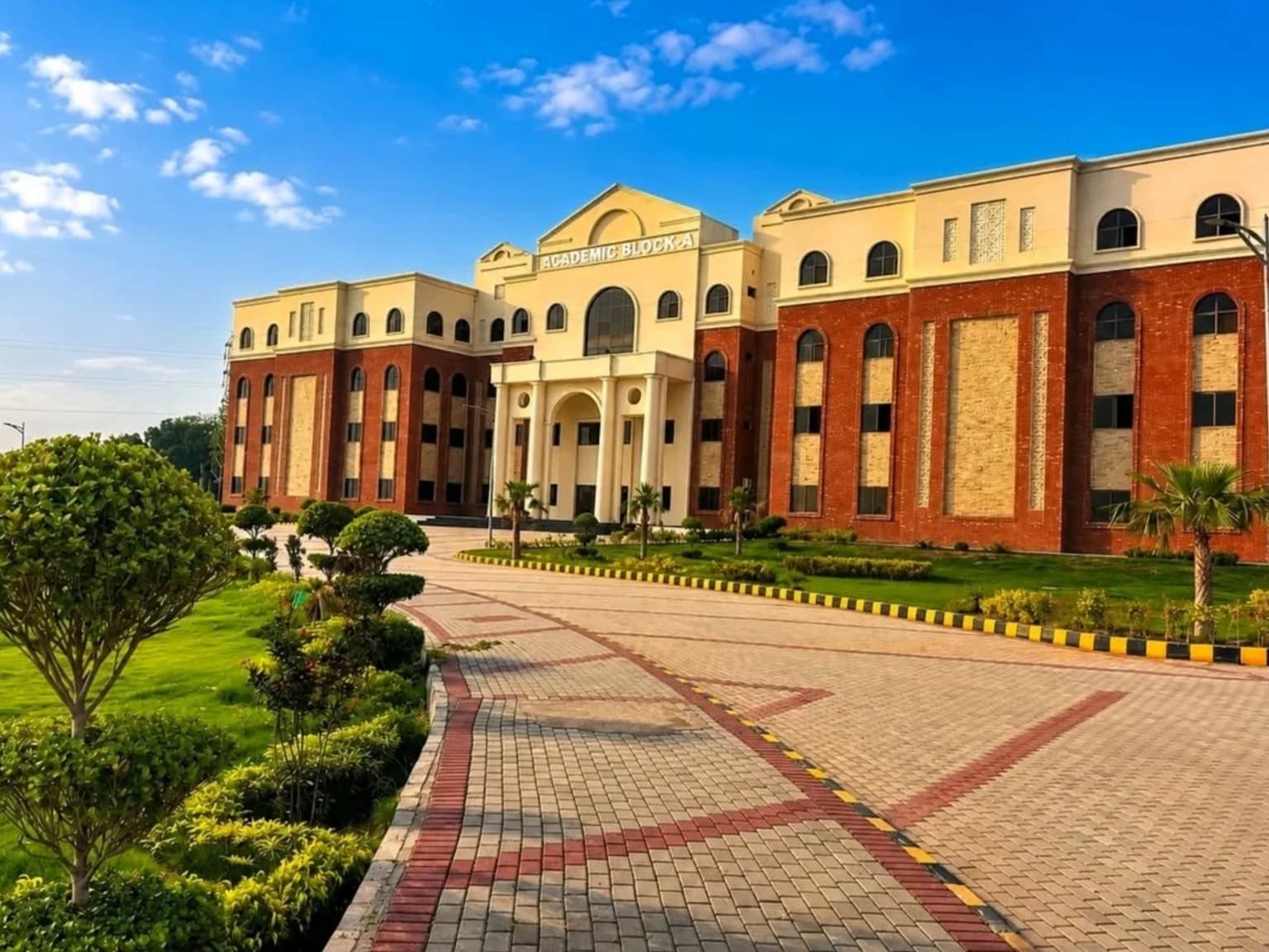 Bs English — Campus